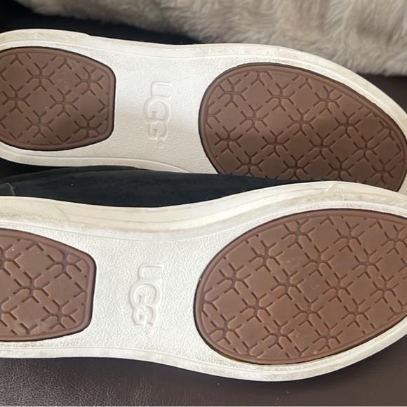 UGG shoes size 5 in black like new - Picture 6 of 6